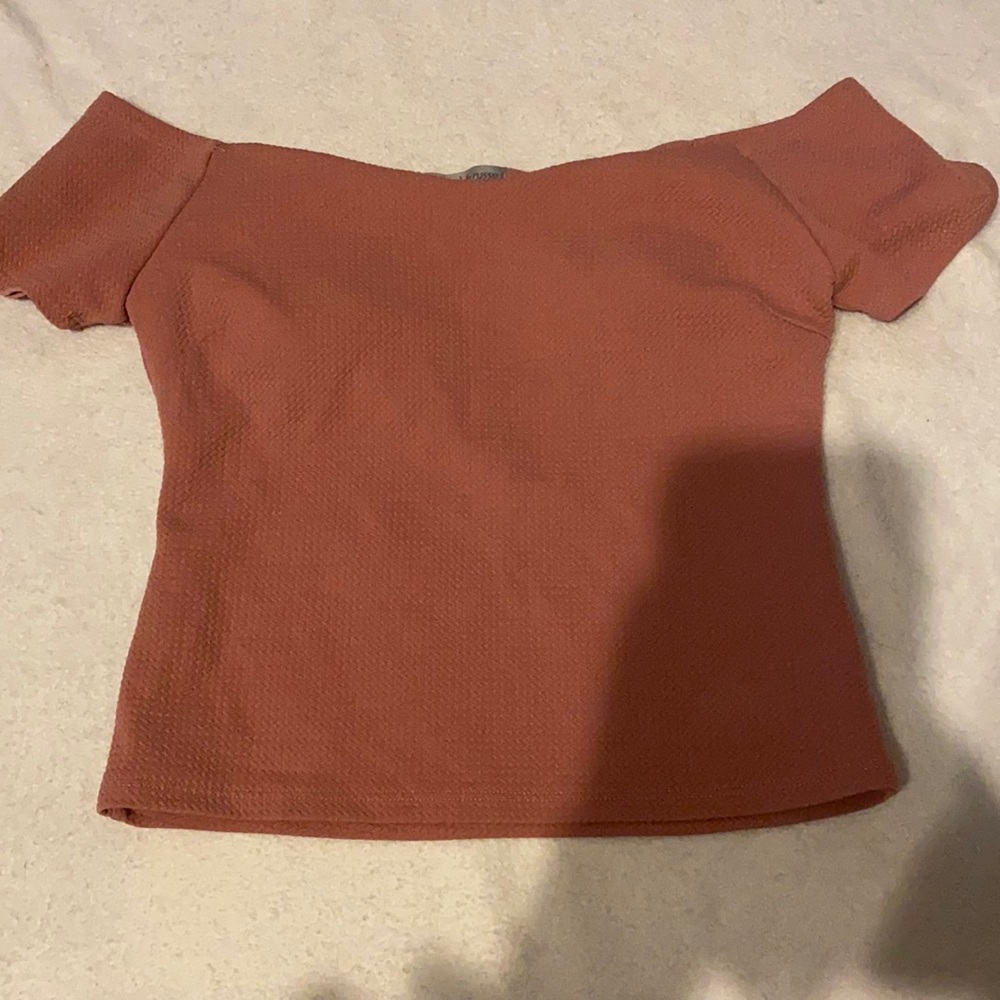 Off the shoulder crop